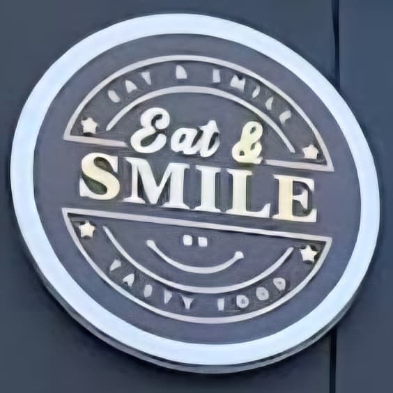 Logo Eat & Smile